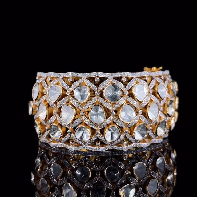 Uncut diamond bangle in yellow gold