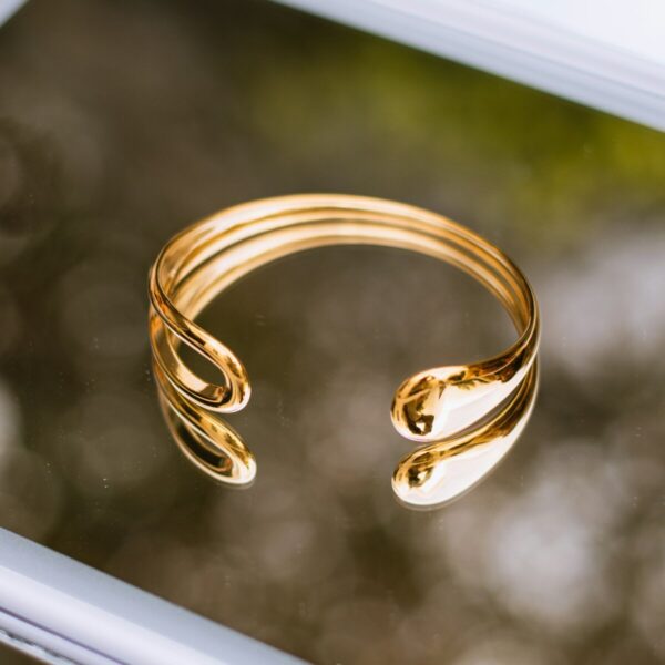 Polished open cuff bangle in yellow gold